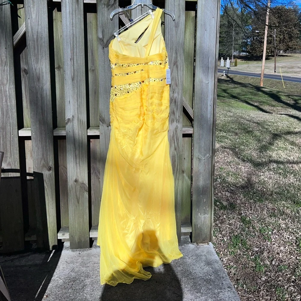 Judy Bridal one shoulder yellow gown. - Picture 8 of 13